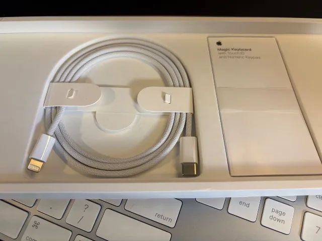 Apple Magic Keyboard com Touch ID e Teclado Numérico Branco - Original - Foto 2