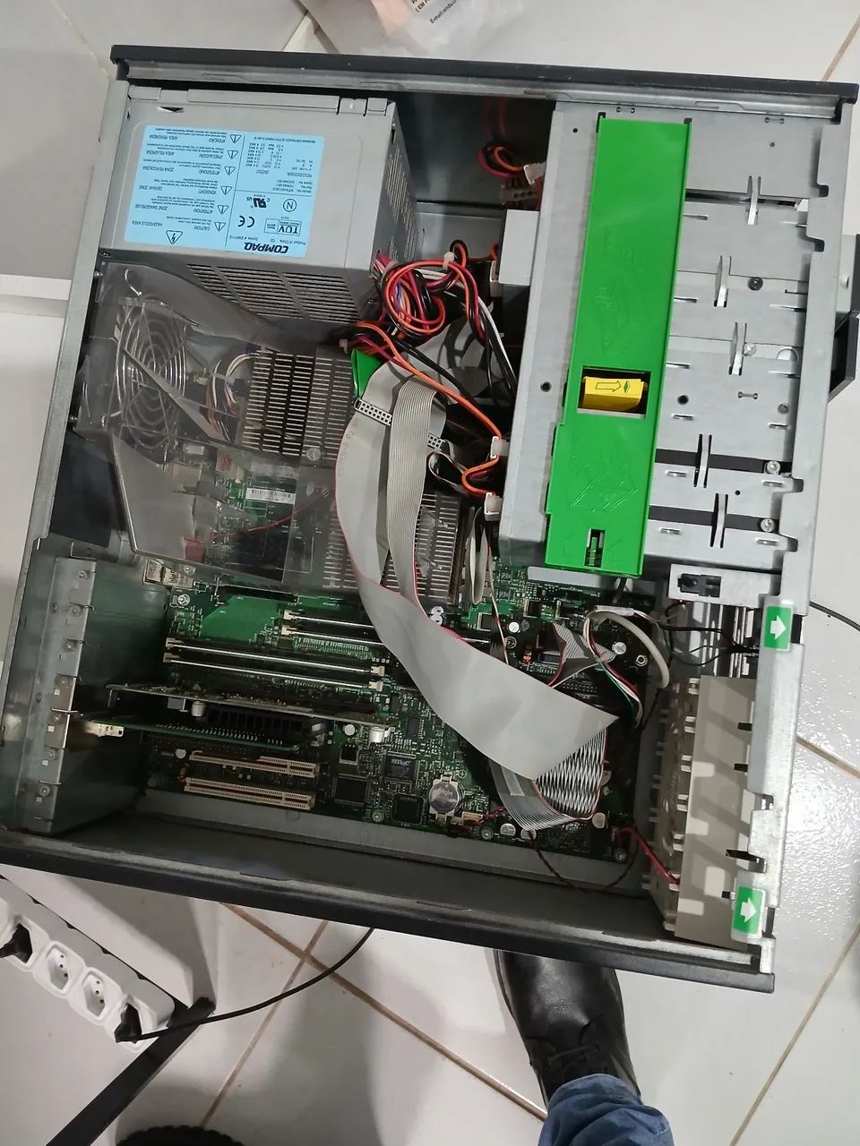Servidor Compaq EVO W6000 2CPU - Foto 2