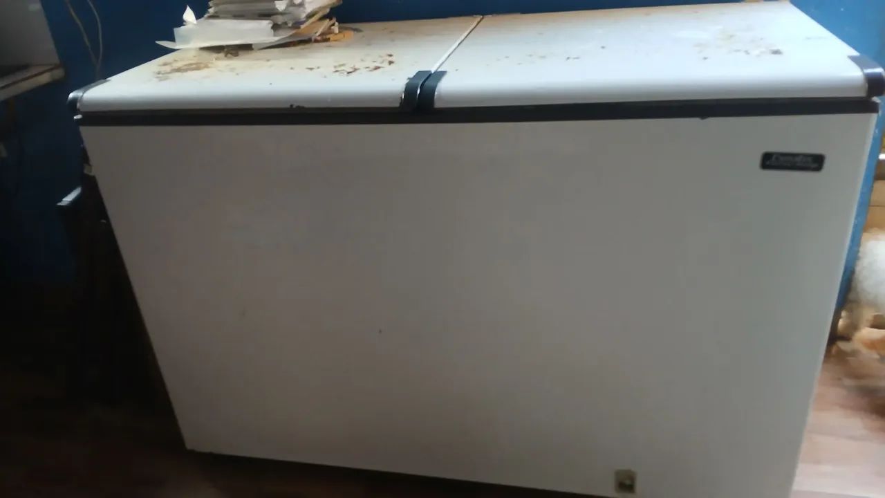 Freezer horizontal ESMALTEC 437 LT USADO