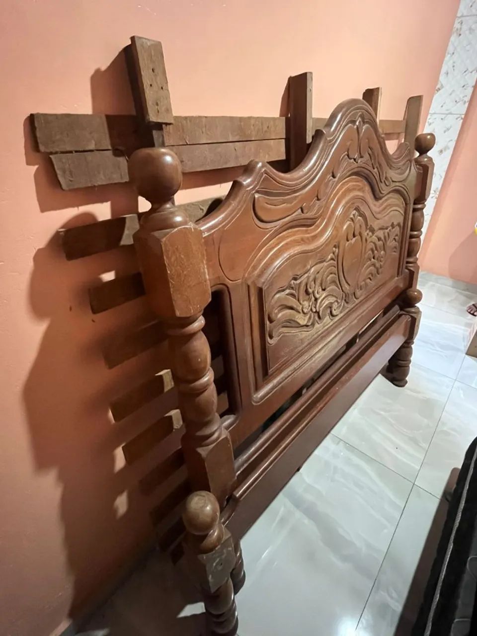 Vendo cama madeira de lei no precinho