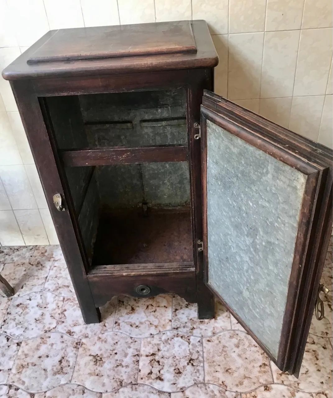 Geladeira Antiga de Madeira Siberina - Ice Box Retrô (Década de 1930 ...