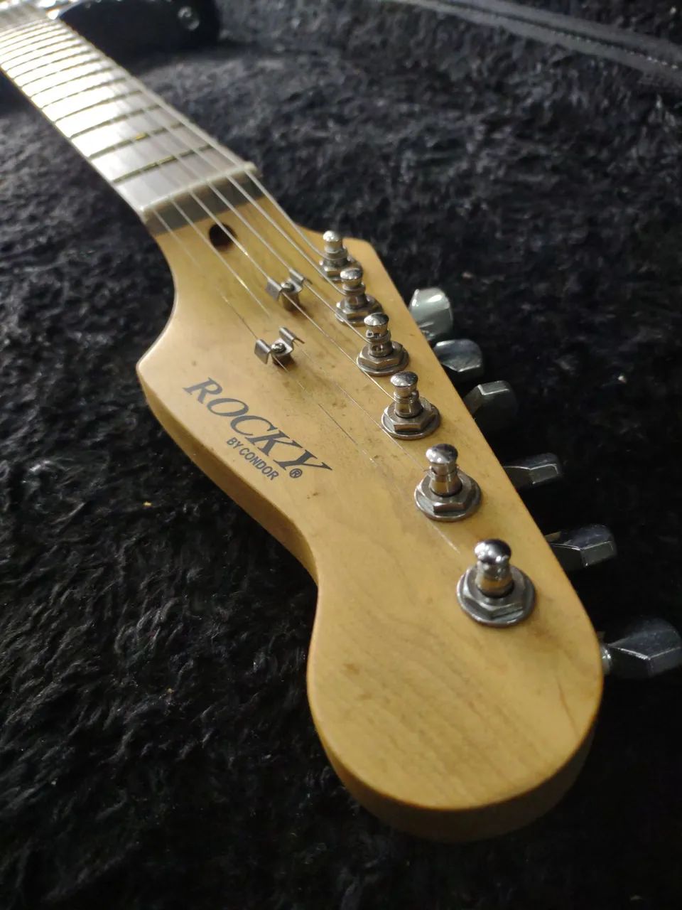 Guitarra Rock By Condor Stratocaster PRECINHO - Foto 2