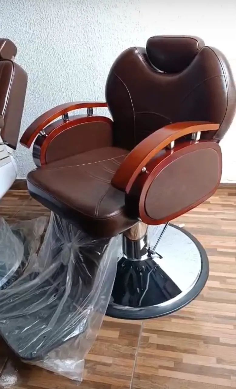 Cadeira Poltrona barbearia Hl 803 Hot Bittes cosméticos - Foto 3