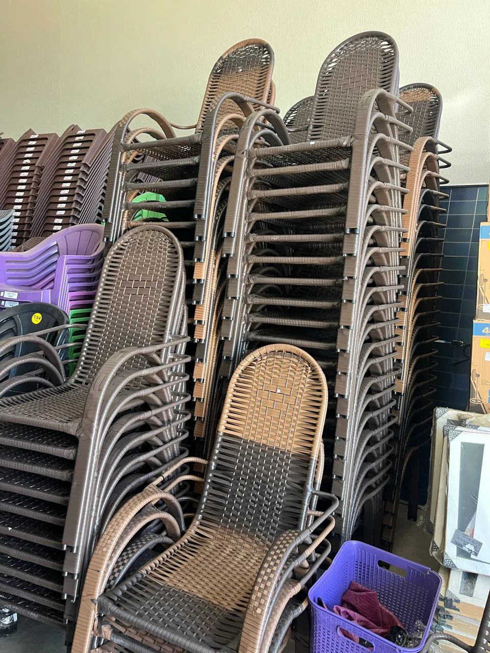 Cadeira de fibra. 