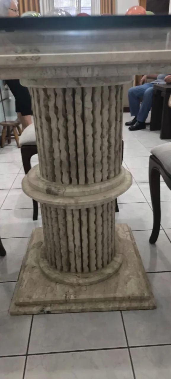 Mesa de jantar + aparador e Sofá de Couro - Foto 3
