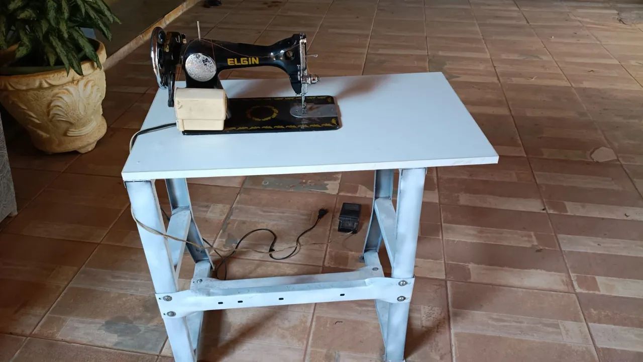 Máquina de Costura Elgin - Foto 2