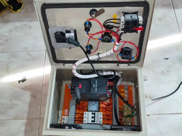 Painel de controle de motor trifásico com inversor Danfos VLT - Foto 4
