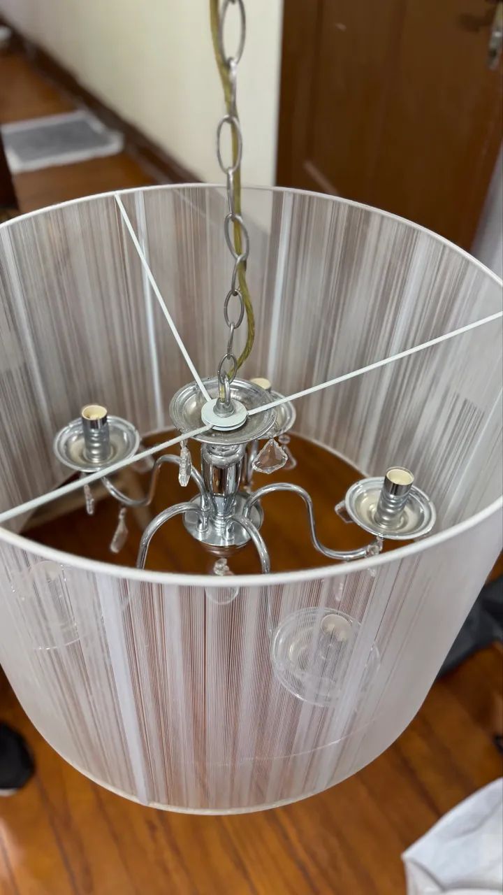 Lustre Pendente 5 Lâmpadas com Cristais e Cúpula de Tecido - Foto 3