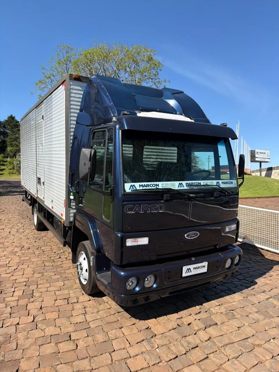 Ford Cargo 815 Baú