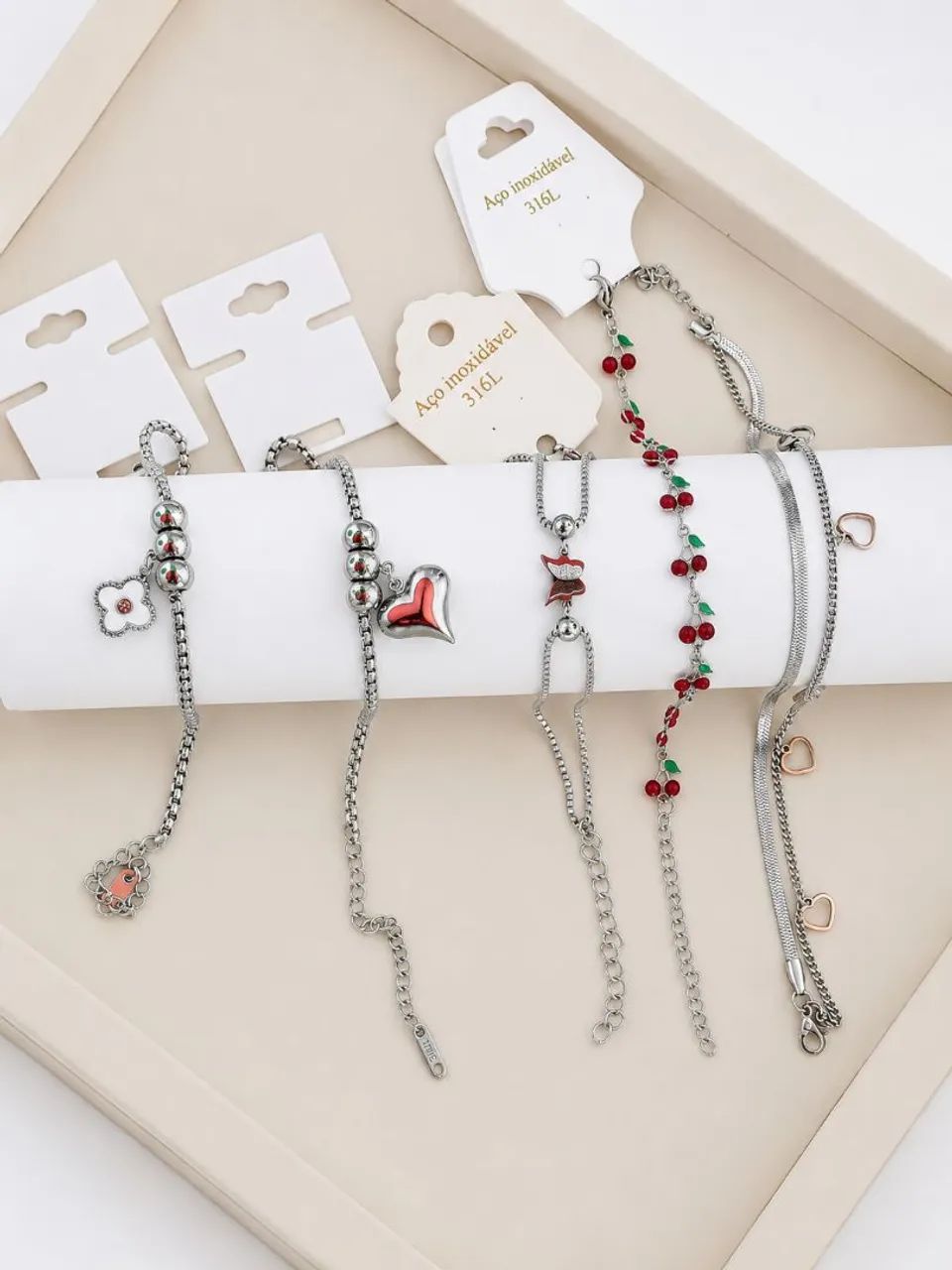 Pulseiras com pingentes 
