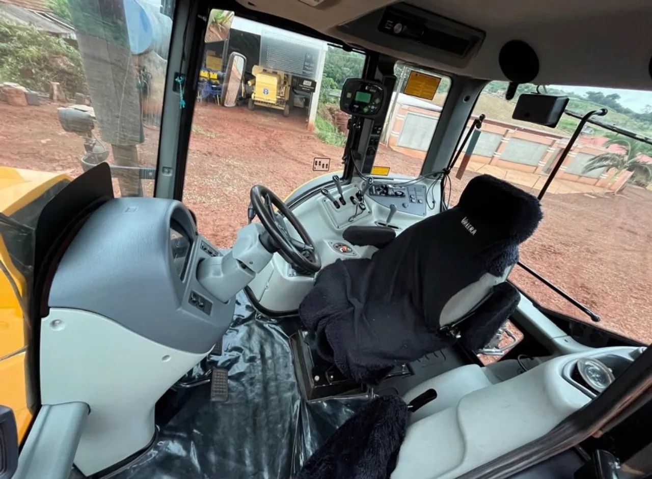 Trator Valtra BH 224  - Foto 4