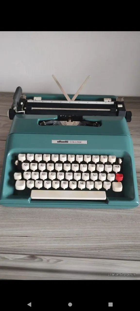 Máquina de escrever Olivetti college