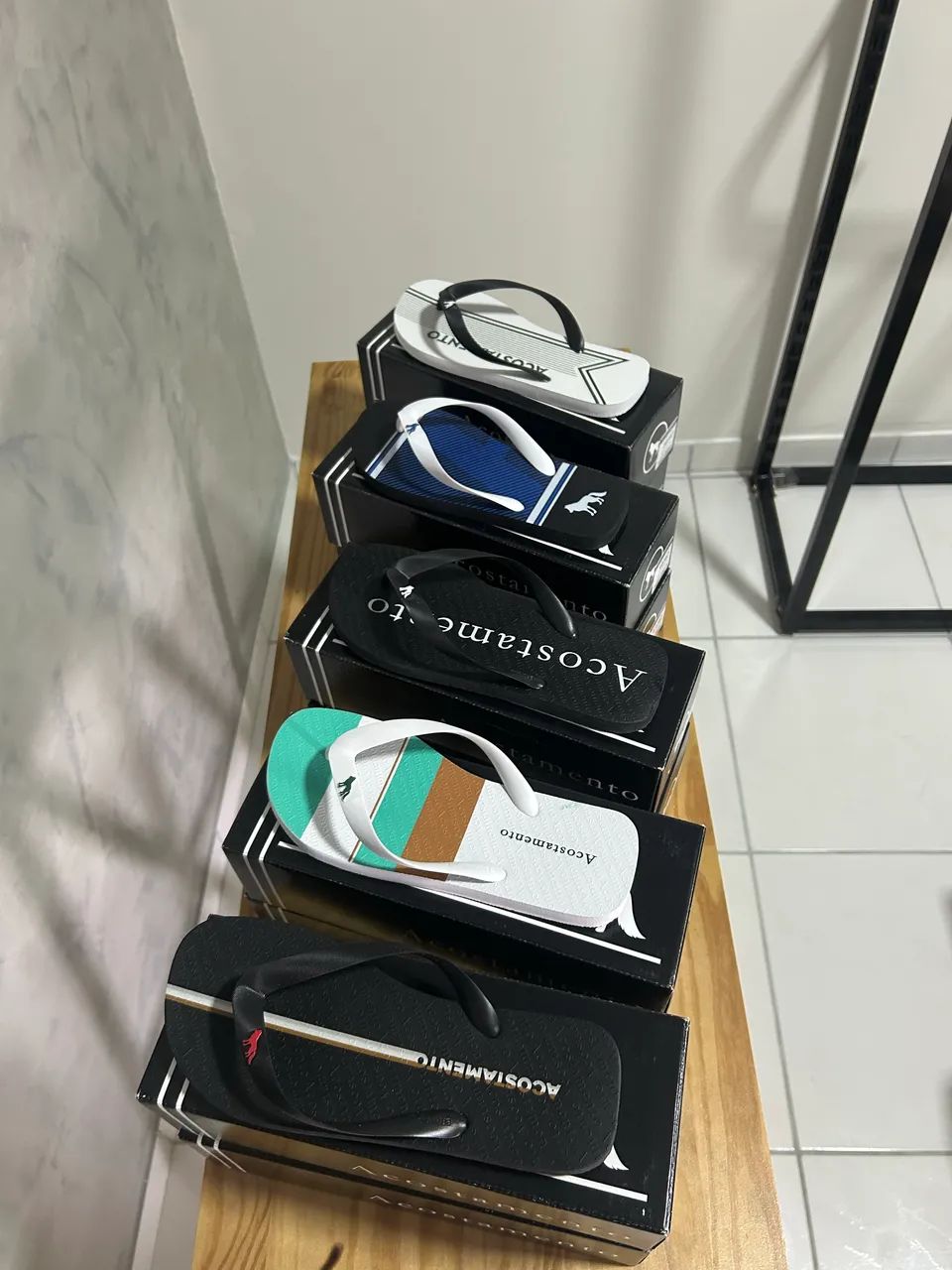 VENDO ESTRUTURA DE LOJA DE ROUPA MASCULINA - Foto 3