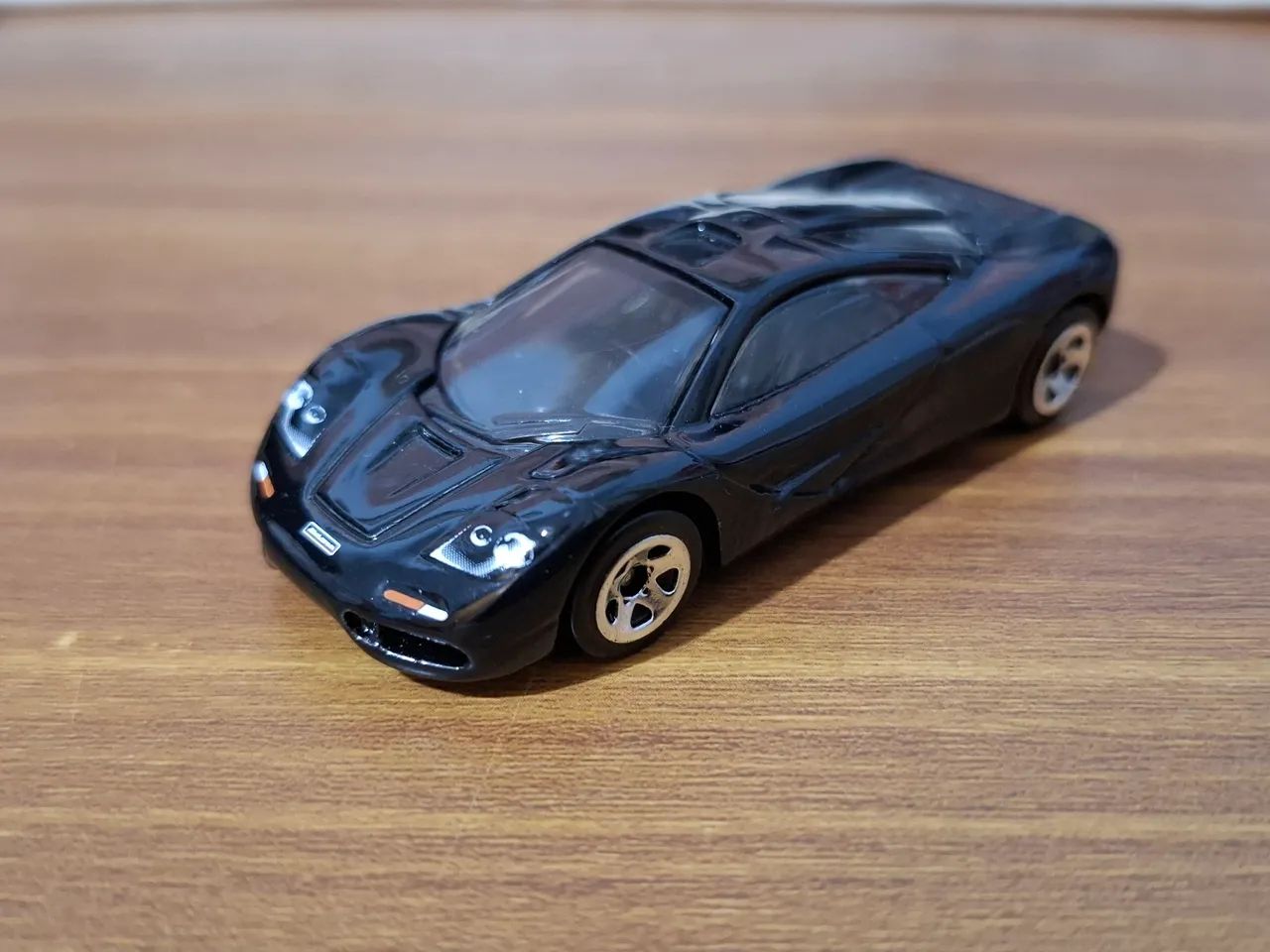 5 HotWheels diversos + brinde!  - Foto 4