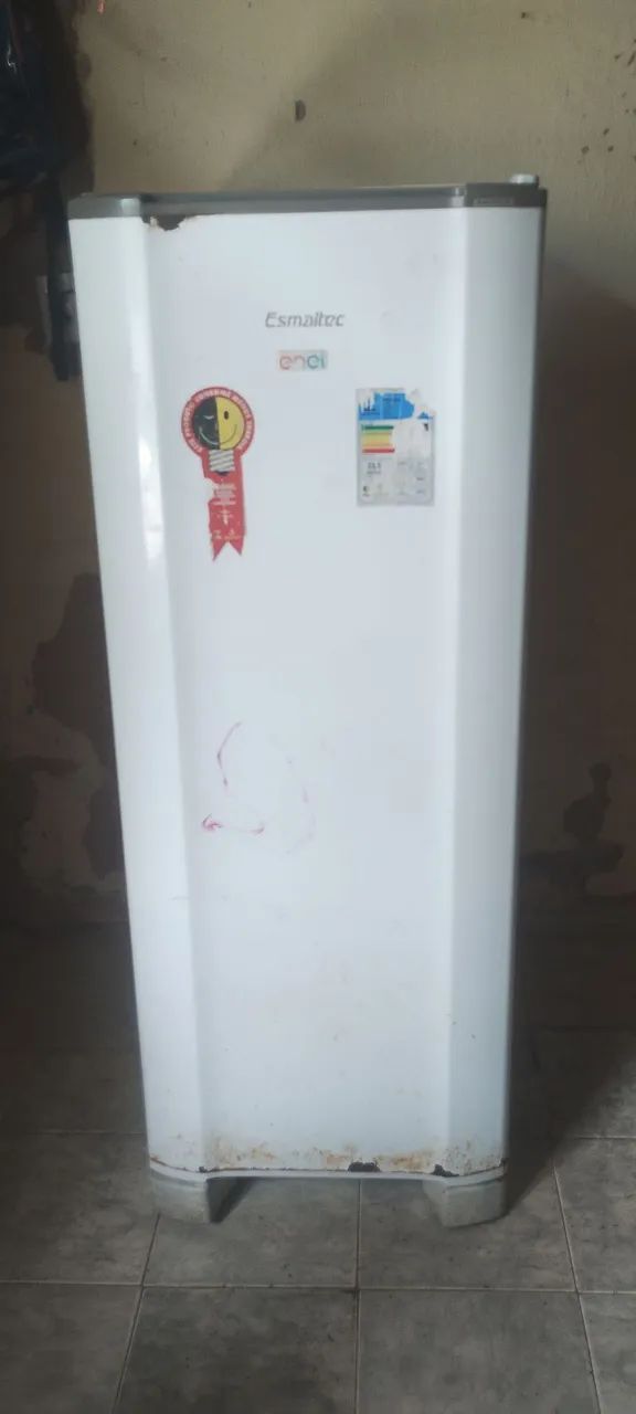 Geladeira com defeito à venda! 