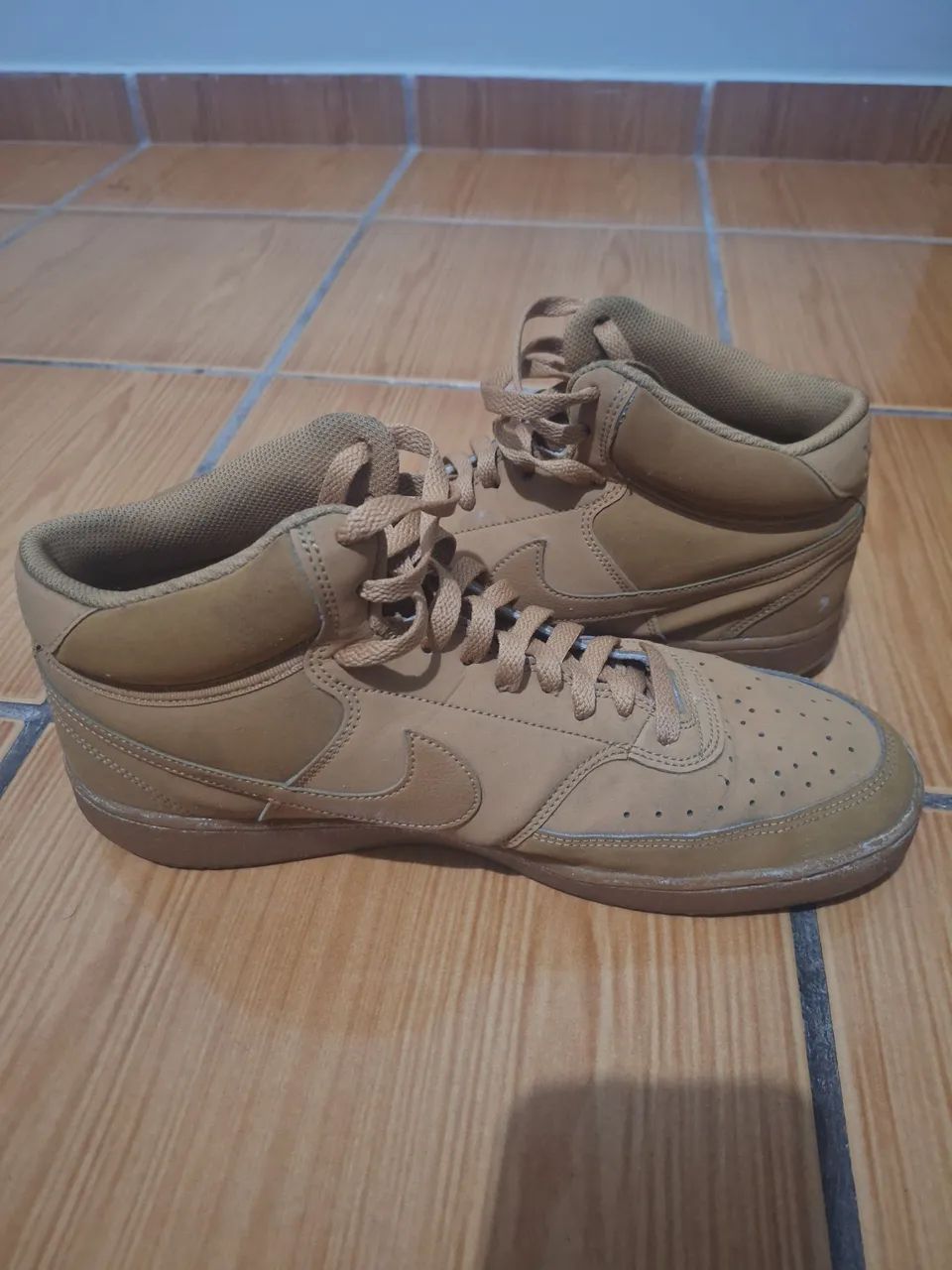 Nike Cour Vision Mid marrom