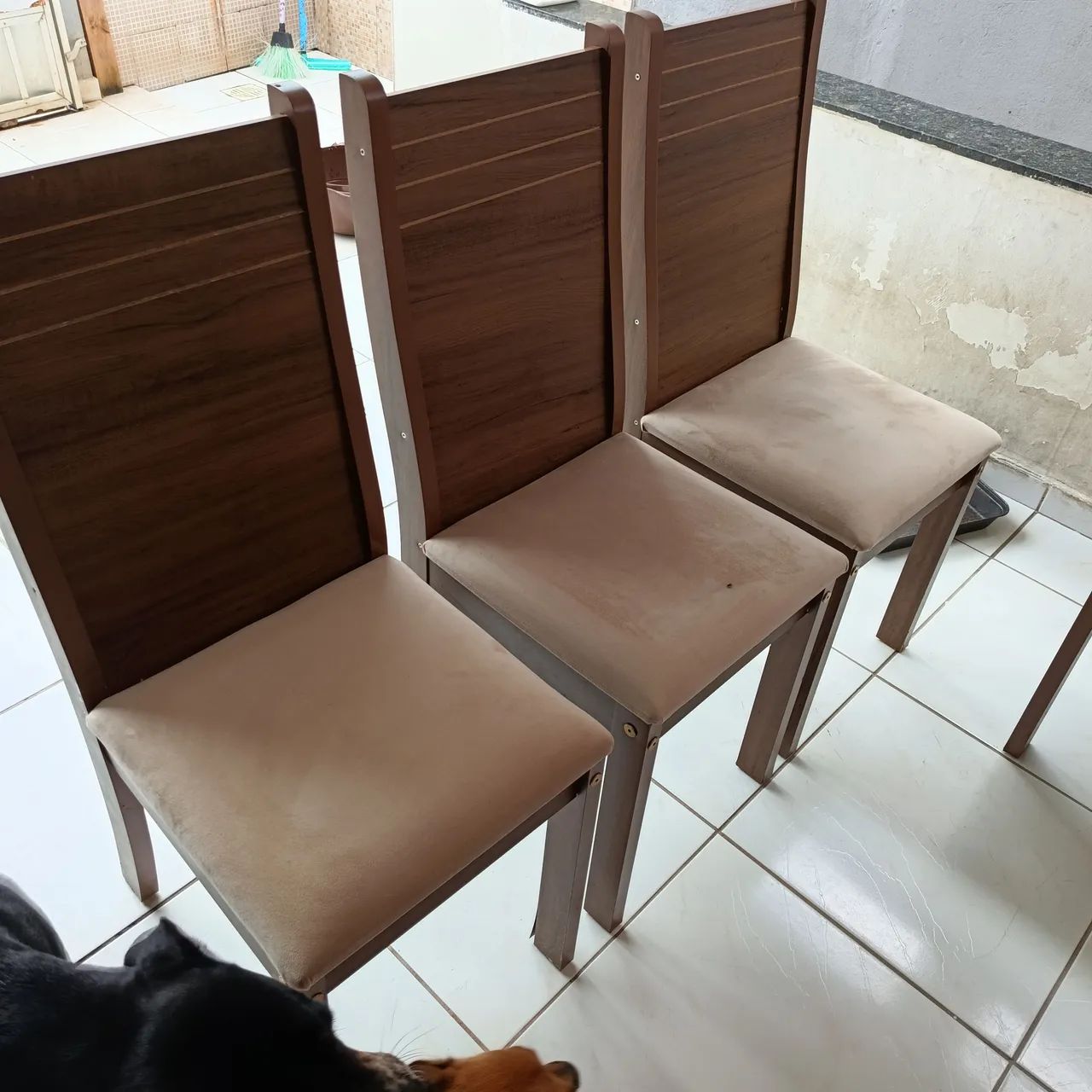 Mesa com 6 cadeiras , vendo ou troco por uma geladeira  - Foto 2