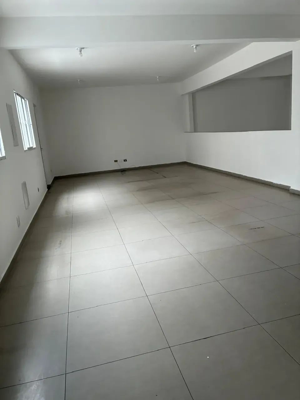 ÓTIMO SALÃO COMERCIAL COM 235 METROS MEZANINO E 04 VAGAS - Foto 2