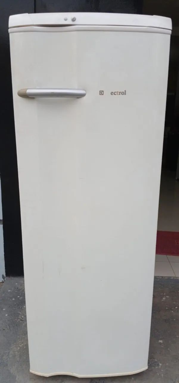 Geladeira Electrolux. Faço a entrega *
