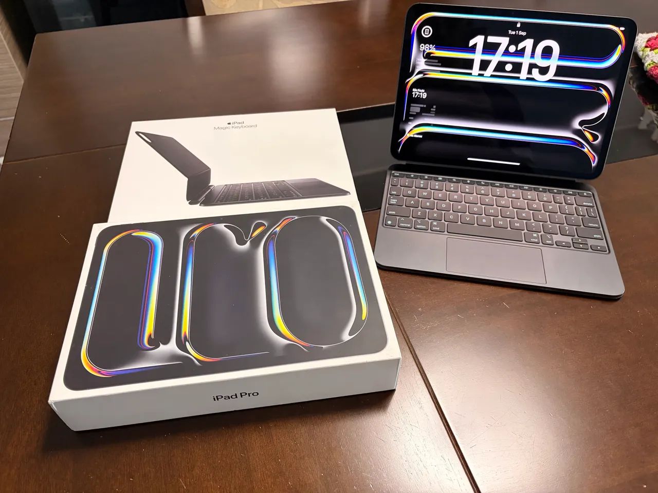 iPad Pro m4 + Magic Keyboard 