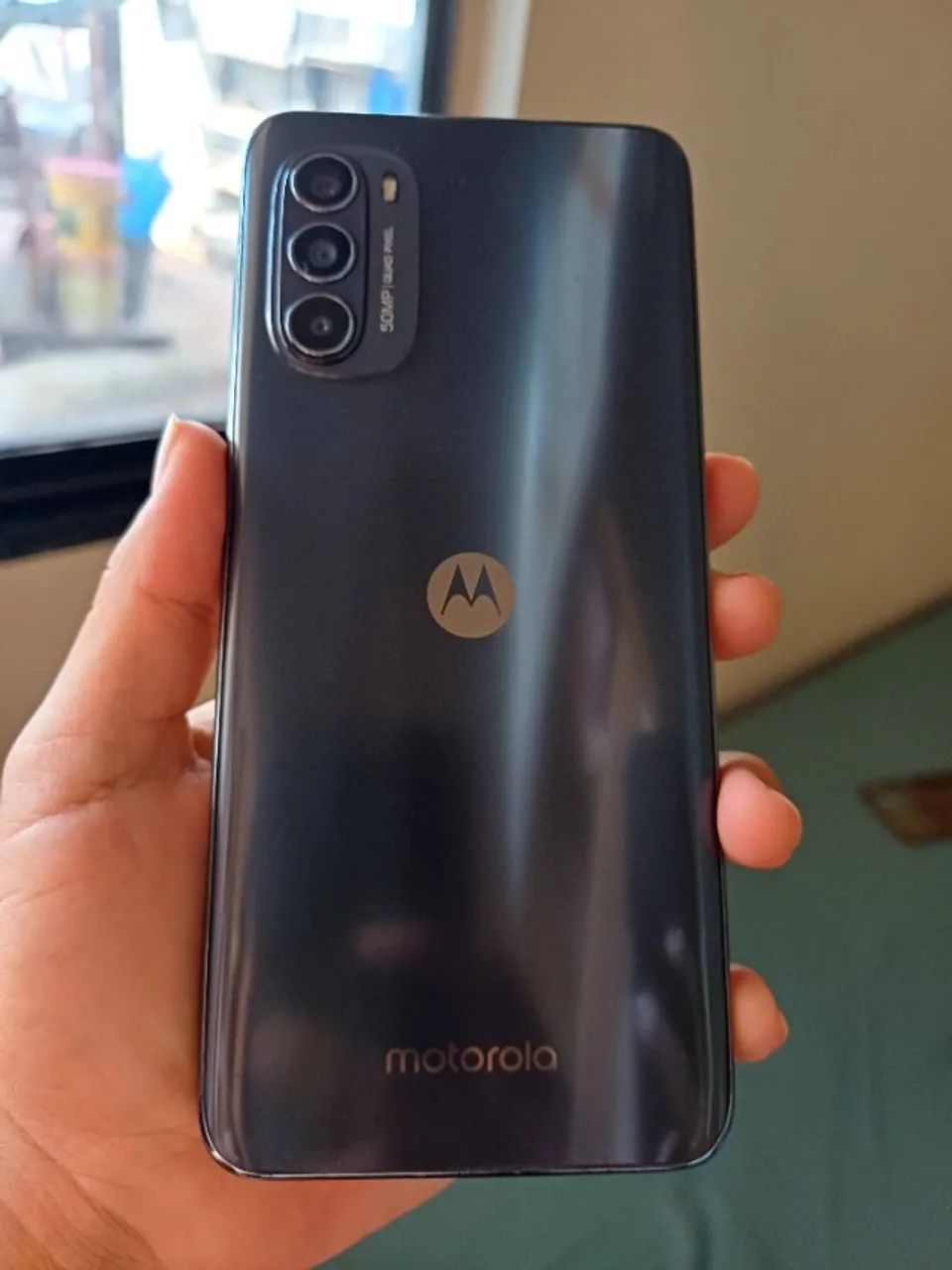 Vendo moto G52 Não tem carregador.