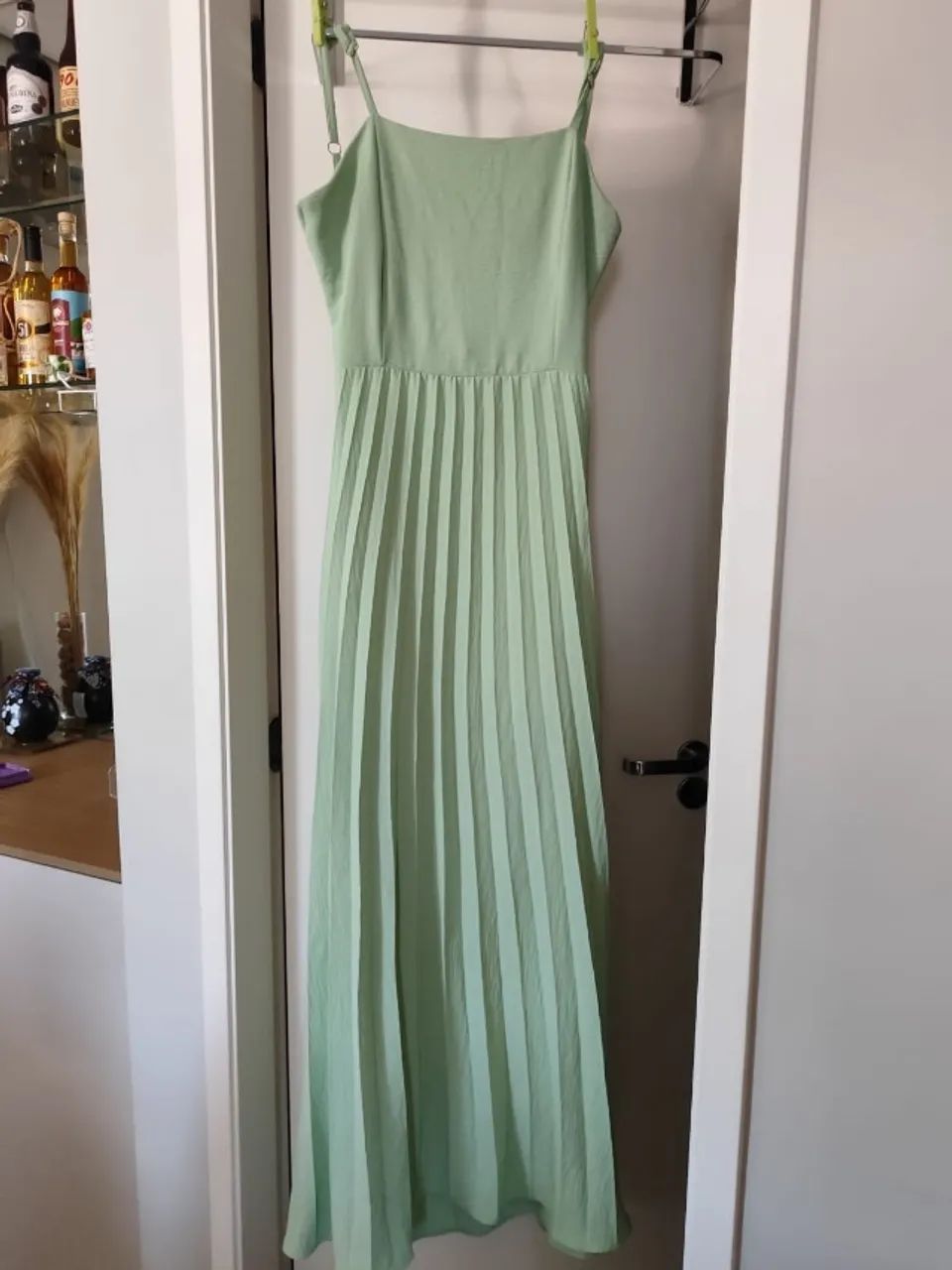 Vestido Longo Verde Menta Modelo Saia Plissada e Amarração