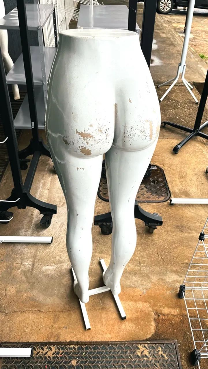 Pernas de manequim feminina usada - Foto 4