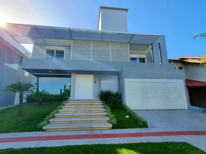 Casa com 3 suítes em Jurerê Internacional
