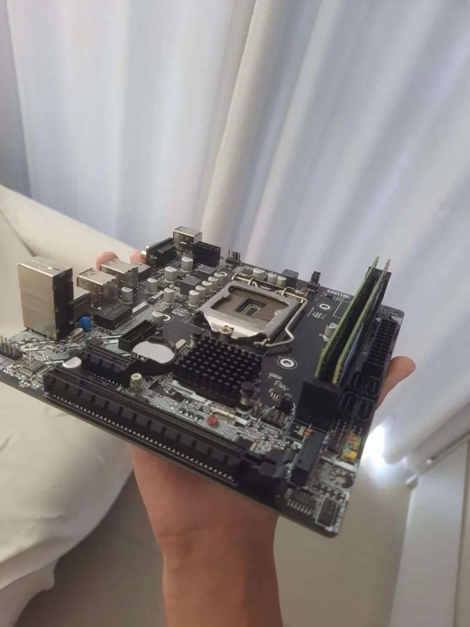 Kit Intel/Xeon H61M LGA 1155 + 16GB DDR3 - Foto 2