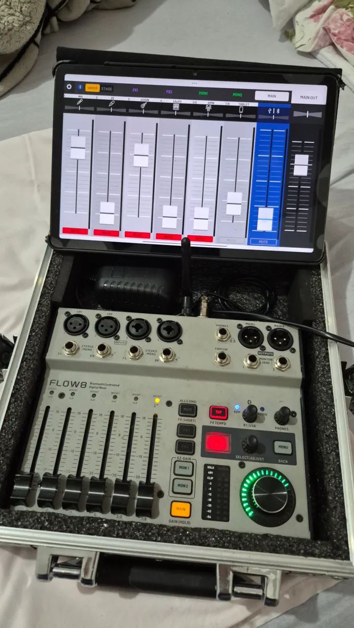 Mesa digital Flow 8 com Hard case