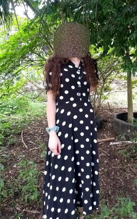 Vestido preto de bolinha 