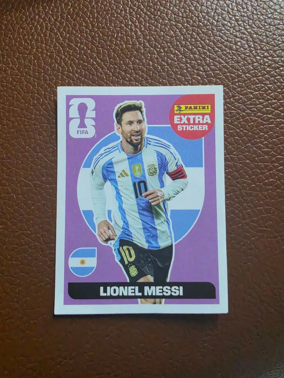 Duas figurinhas Extra Sticker do Lionel Messi e do Vinícius Jr. - Foto 3