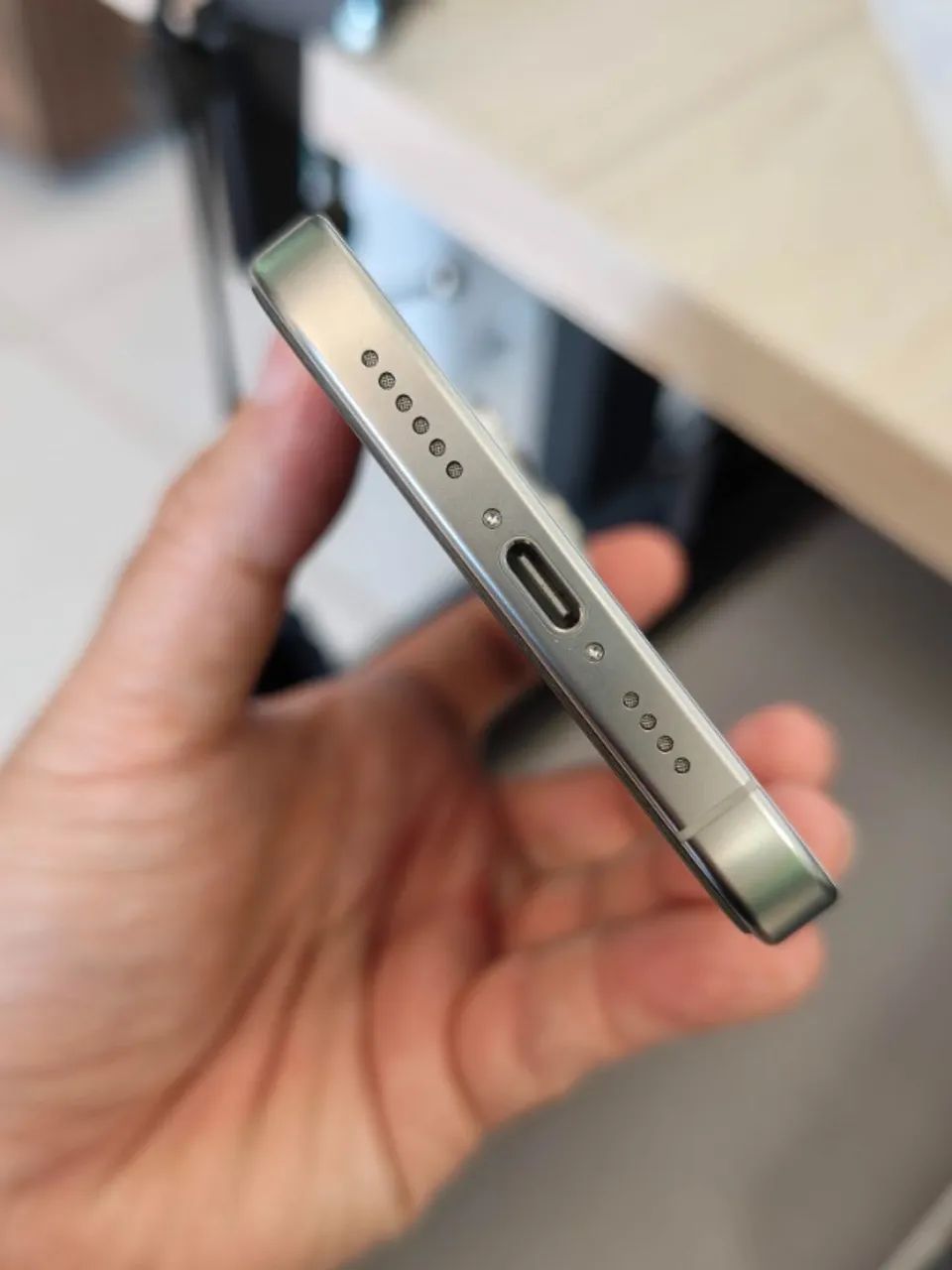 iPhone 16 Pro Max Branco 97% de bateria IMPECÁVEL  - Foto 4