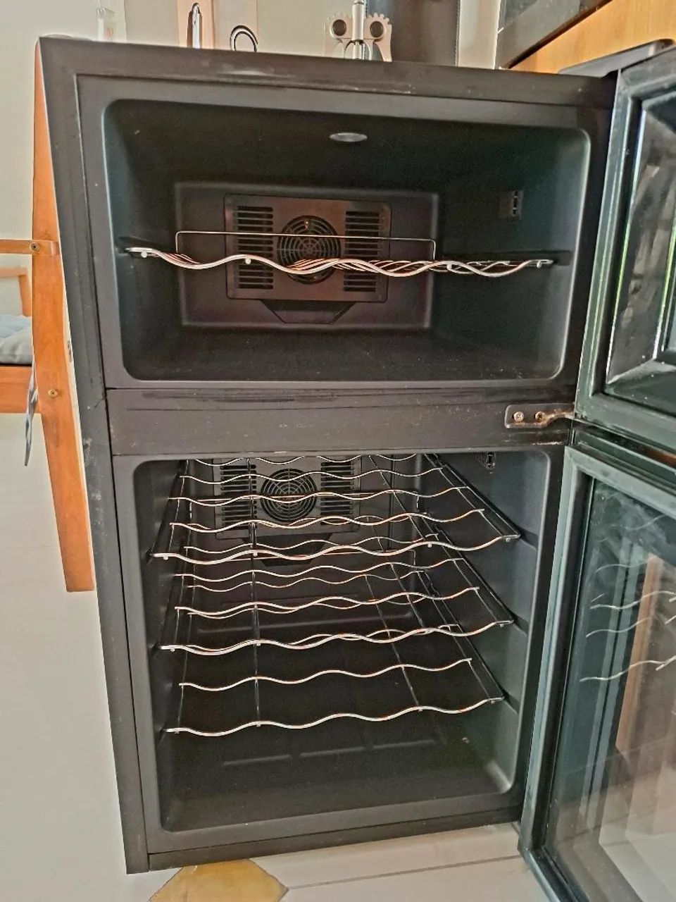 Adega de Vinho Philco black Piano - Foto 3