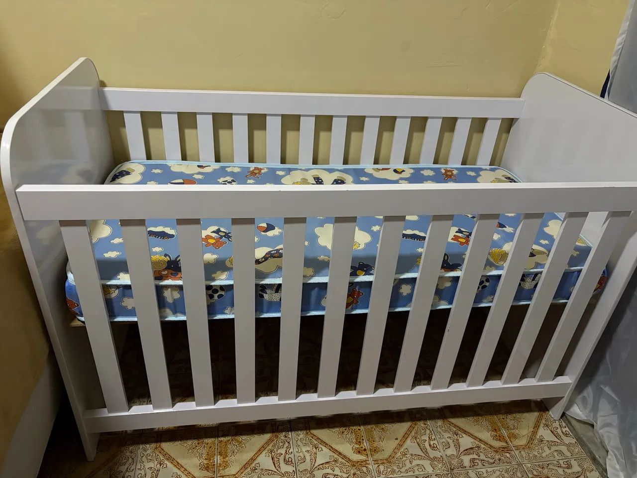 Vendo berço de bebê com colchão  - Foto 2
