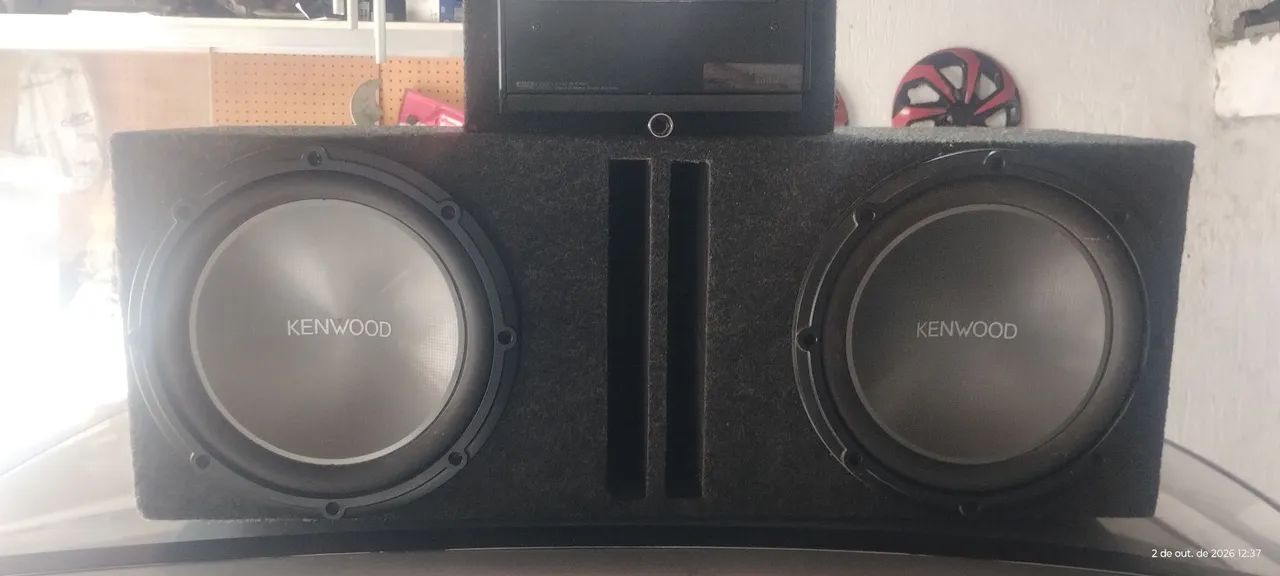 Caixa selada com módulo Kenwood para carro