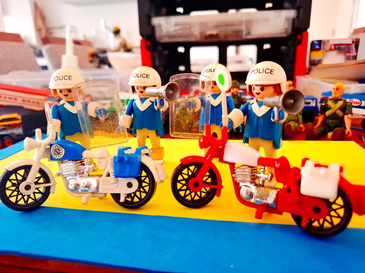 Playmobil anos 80 Polícia de Choque  - Foto 2