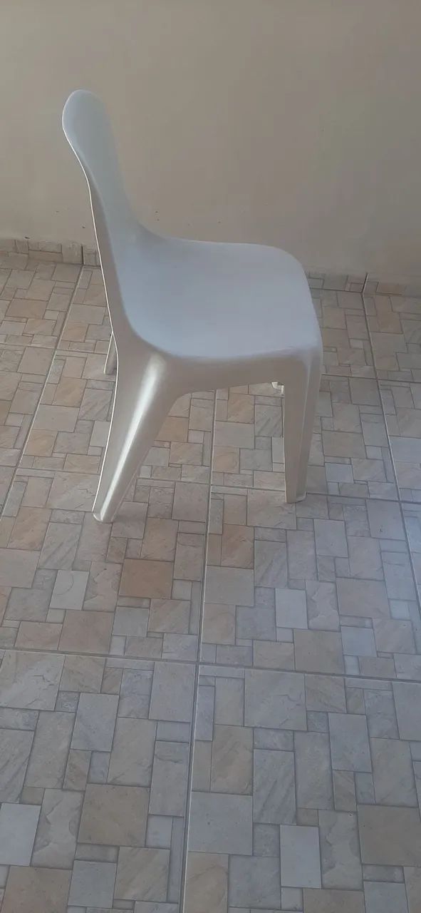Cadeira plástica confortável  - Foto 2