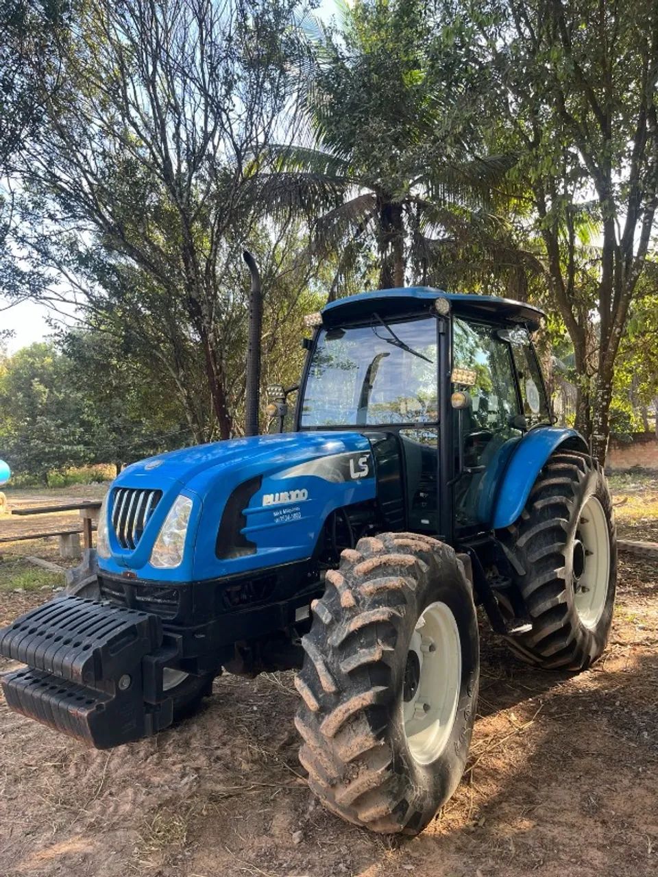 TRATOR LS PLUS 100 CABINADO 2015