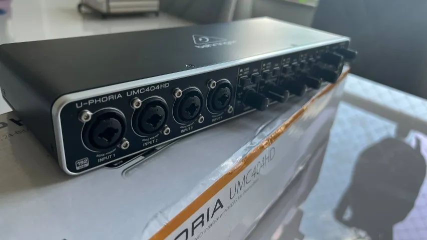  Interface de áudio Behringer U-Phoria UMC404HD