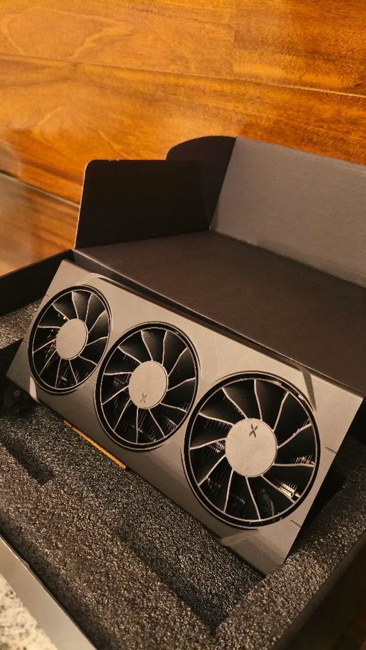 RX 9060 XT 16GB  XFX - PLACA DE VÍDEO PRETA 