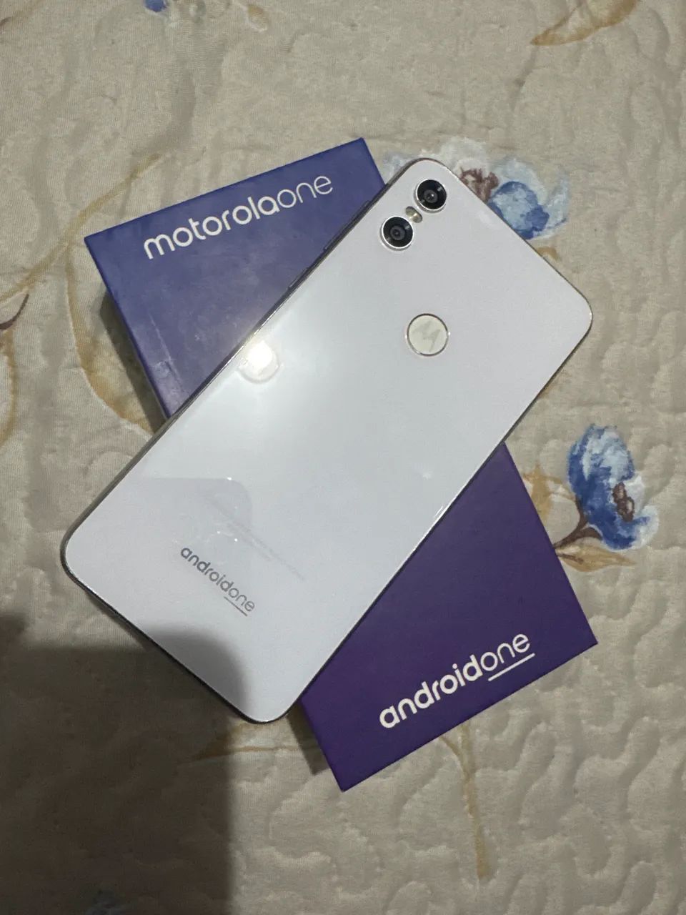 Celular Motorola em ótimo estado 