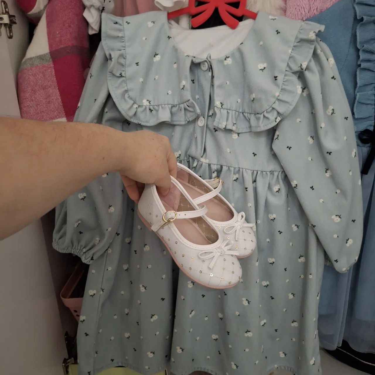 Lotinho vestidos e sapatos menina - Foto 5