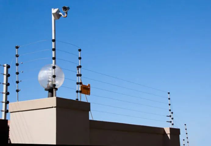 kit cerca eletrica 6 fios 40x40 20mts ppa + 02 controle e 3 sensores.