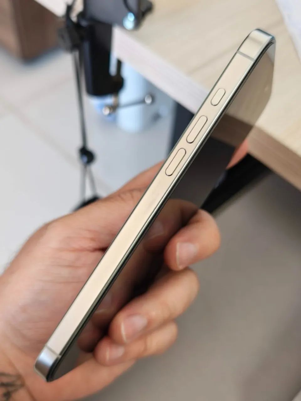 iPhone 16 Pro Max Branco 97% de bateria IMPECÁVEL  - Foto 5