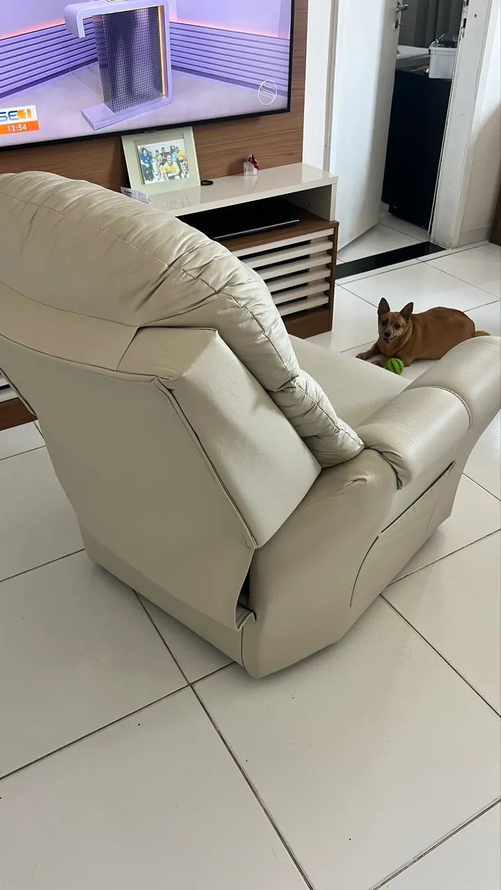 Poltrona confortável praticamente nova - Foto 2