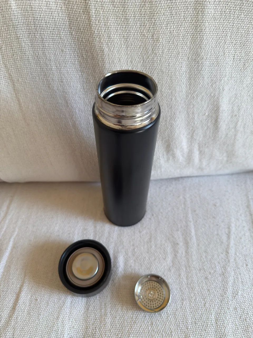 Garrafa térmica com xícaras  - Foto 3