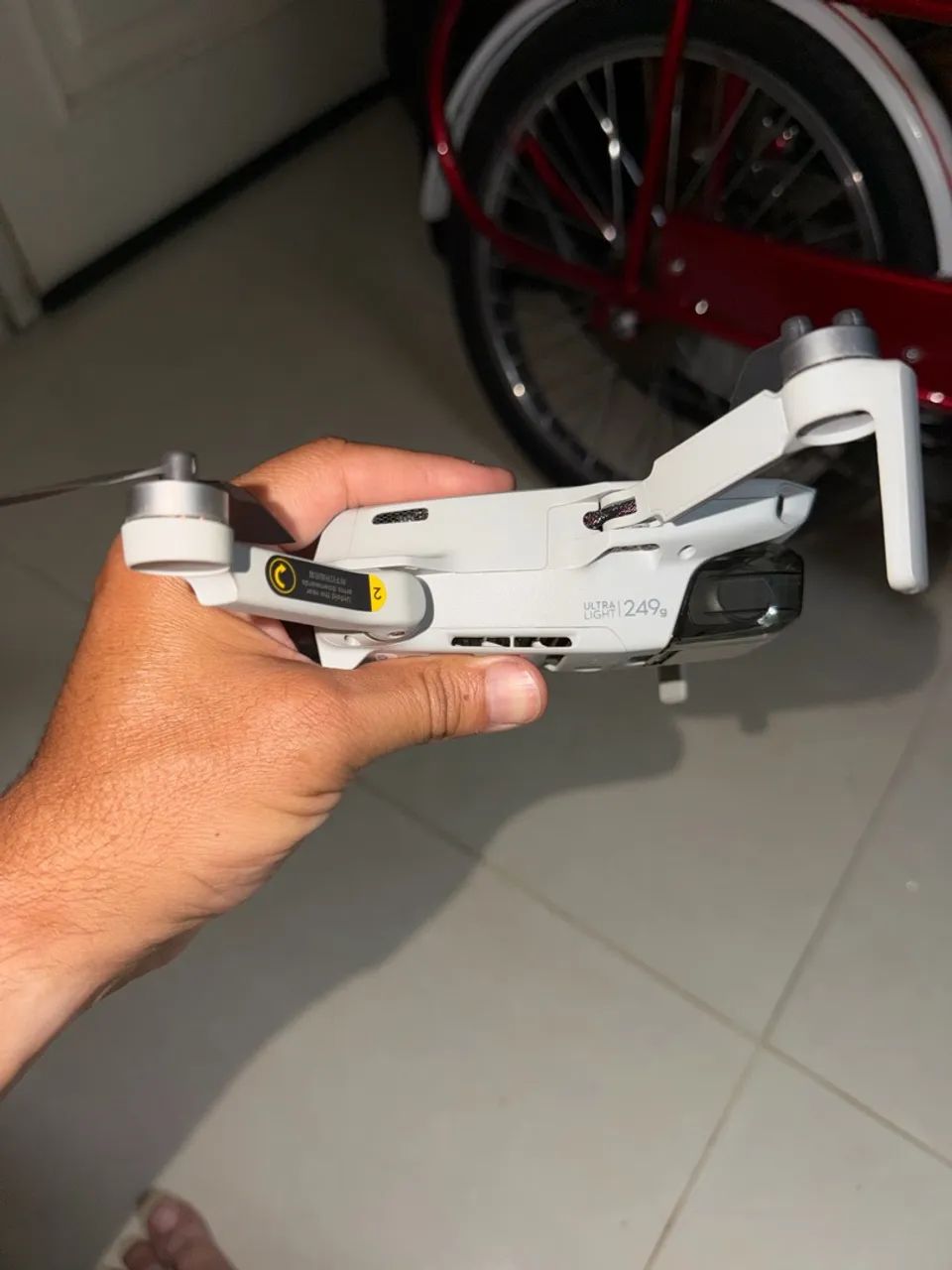 Drone DJI Mini 2 com combo fly more 3 baterias na caixa - Foto 5