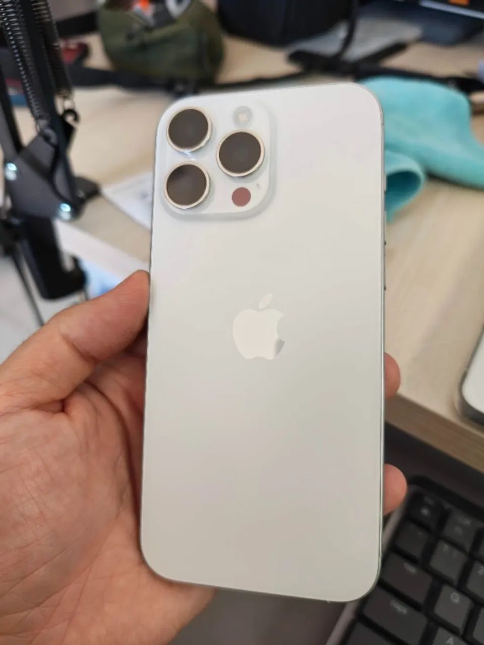 iPhone 16 Pro Max Branco 97% de bateria IMPECÁVEL 