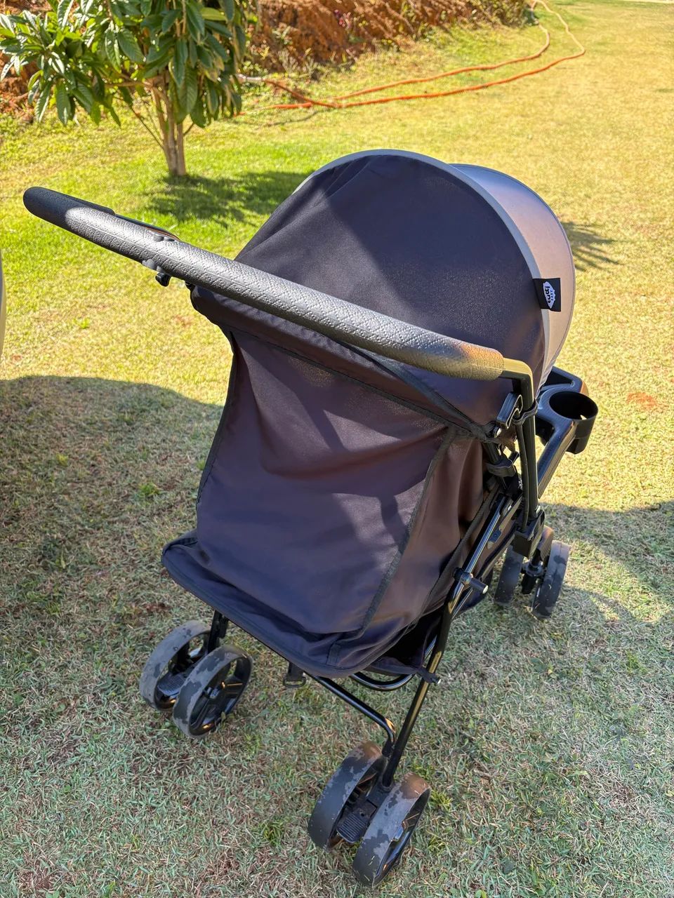 Carrinho de bebê semi novo - Foto 3